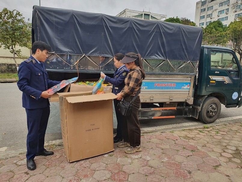 Lai Châu: Kiểm tra xe tải vận chuyển súng nhựa đồ chơi trẻ em không rõ nguồn gốc xuất xứ