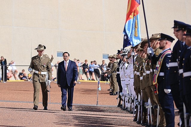 Thủ tướng Phạm Minh Chính duyệt Đội Danh dự quân đội Australia - Ảnh: VGP.