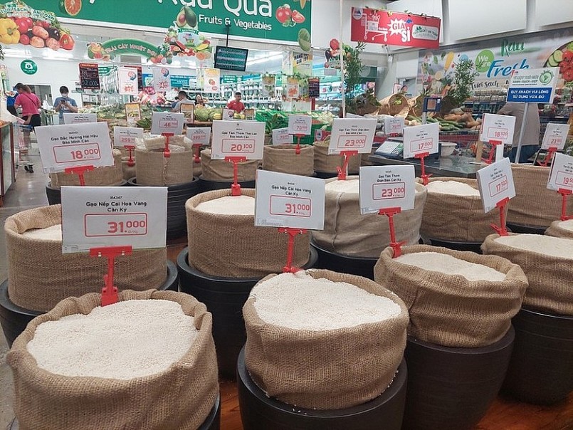 các kho lựa mặt gạo mua vào, giá gạo đẹp nhích nhẹ.