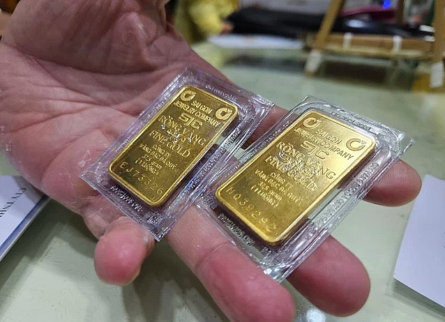 Vàng trong nước neo sát mức 82 triệu đồng/lượng.