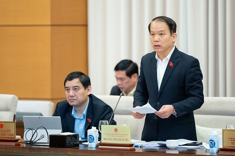 Chủ nhiệm Ủy ban Pháp luật của Quốc hội Hoàng Thanh Tùng trình bày báo cáo tóm tắt một số vấn đề lớn giải trình, tiếp thu, chỉnh lý dự thảo Luật Thủ đô (sửa đổi)