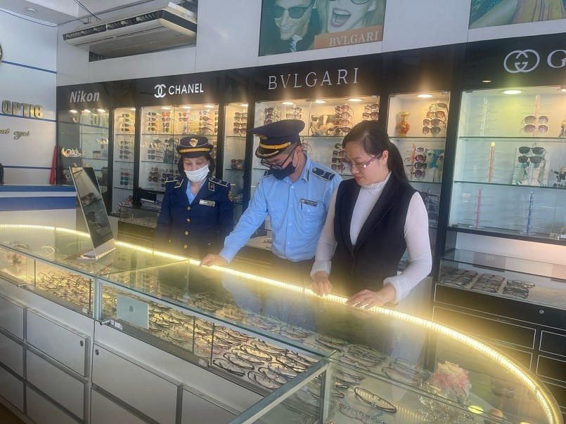 Quảng Ninh: Xử phạt hơn 90 triệu đồng cửa hàng bán kính mắt giả mạo Gucci, Chanel