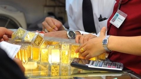 Kiến nghị hạn chế mua bán vàng miếng bằng tiền mặt