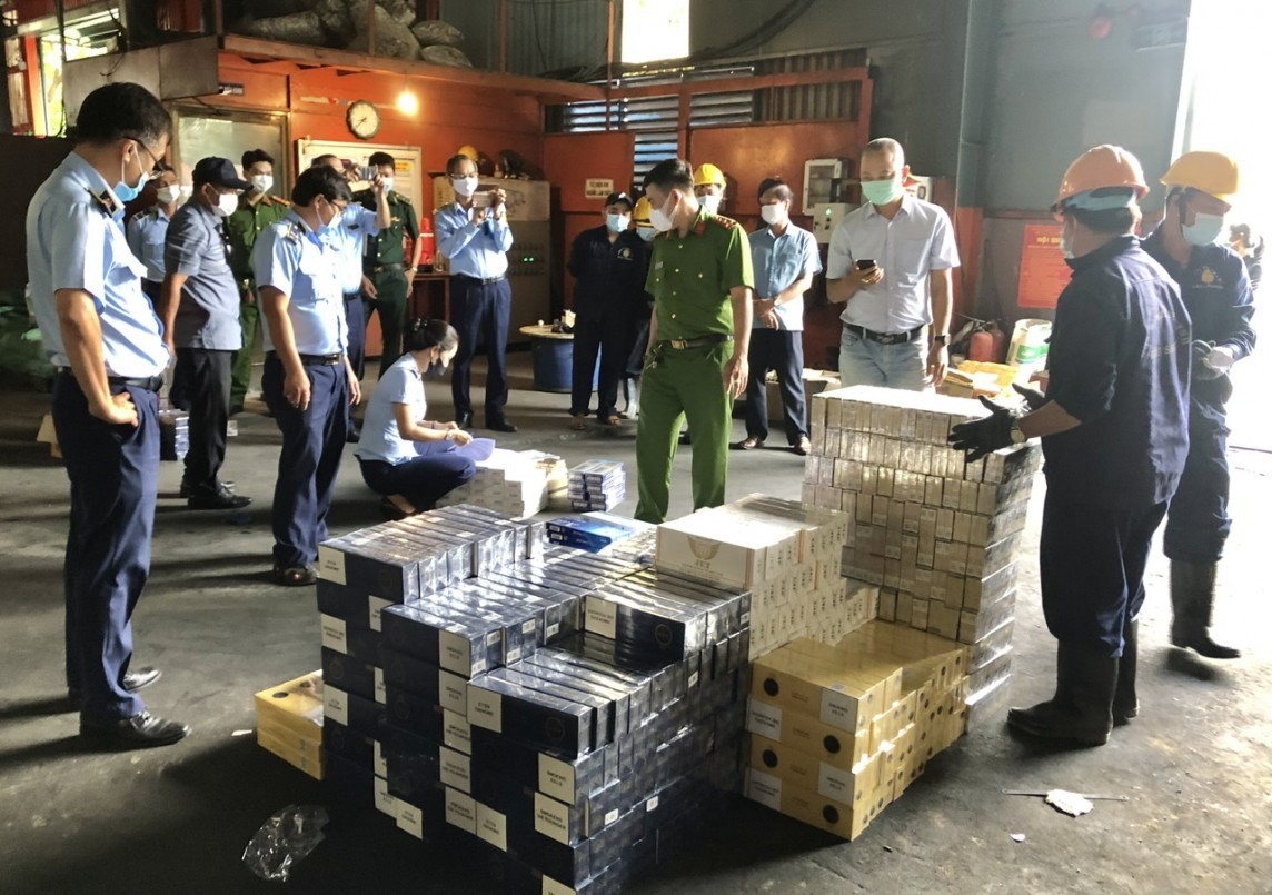 Tiêu hủy gần 10.000 bao thuốc lá nhập lậu ở Bình Định