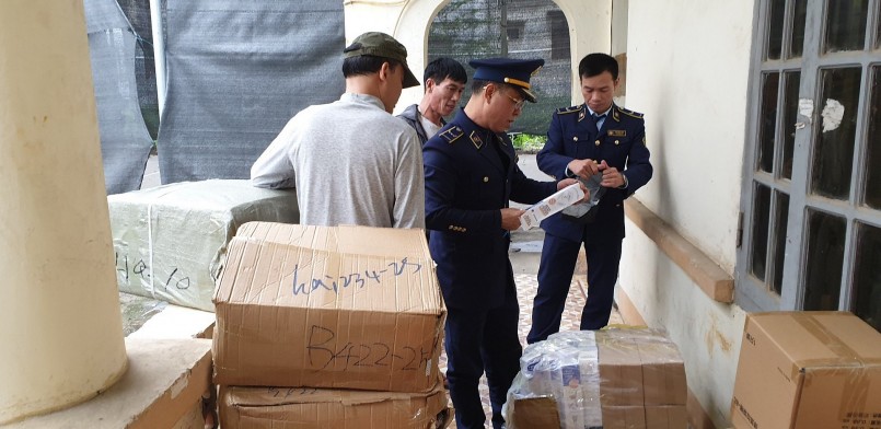 Lạng Sơn: Phát hiện phương tiện vận chuyển hơn 1.700 sản phẩm nhập lậu