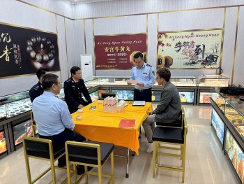 Quảng Ninh: Xử phạt 70 triệu đồng vì bán bánh kẹo không rõ nguồn gốc xuất xứ