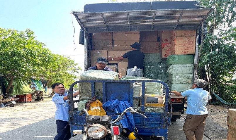Quảng Ngãi: Phát hiện xe tải vận chuyển hơn 33.000 hàng hóa giả mạo nhãn hiệu