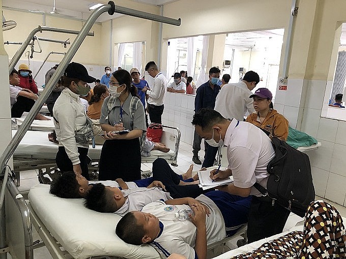 Các học sinh điều trị tại Bệnh viện đa khoa tỉnh Khánh Hòa, sáng 5/4. Ảnh: Thùy Linh