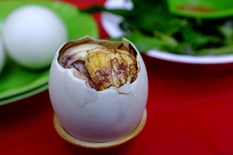 Trứng vịt lộn - "Siêu phẩm" bổ dưỡng nhưng cần ăn đúng cách