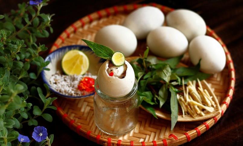Trứng vịt lộn - "Siêu phẩm" bổ dưỡng nhưng cần ăn đúng cách