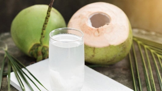 Có nên uống nước dừa mỗi ngày?