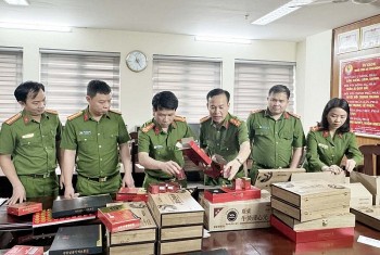 Thanh Hoá: Bắt tạm giam 8 đối tượng sản xuất, buôn bán thực phẩm bảo vệ sức khoẻ giả