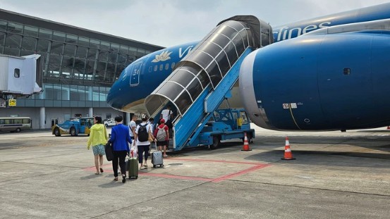Giá vé máy bay Hà Nội - TPHCM bất ngờ giảm mạnh