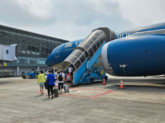 Giá vé máy bay Hà Nội - TPHCM bất ngờ giảm mạnh.
