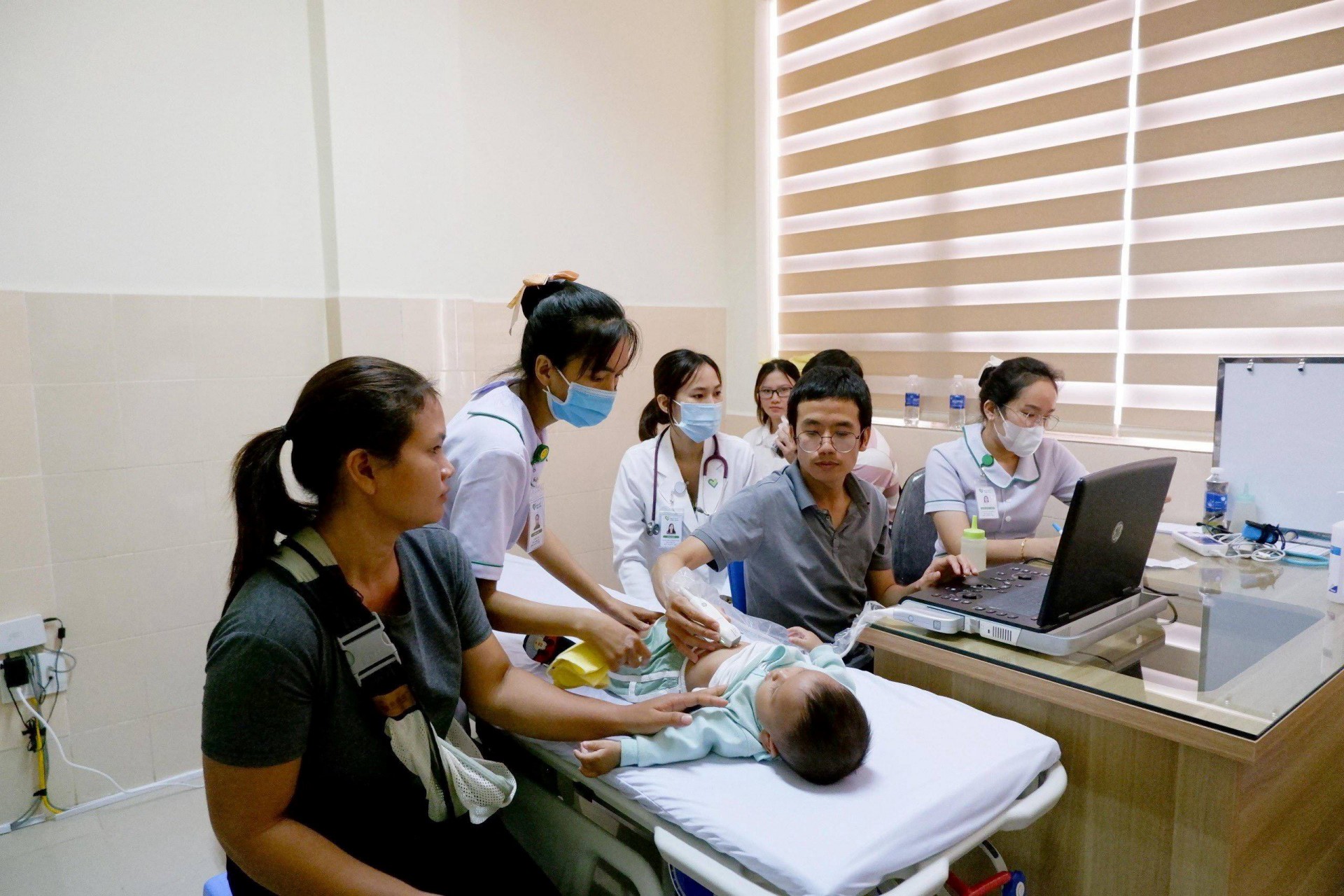 Sau khi được khám sàng lọc, nếu phát hiện bệnh các em sẽ được hỗ trợ điều trị tại Bệnh viện Đa khoa Khánh Hoà.