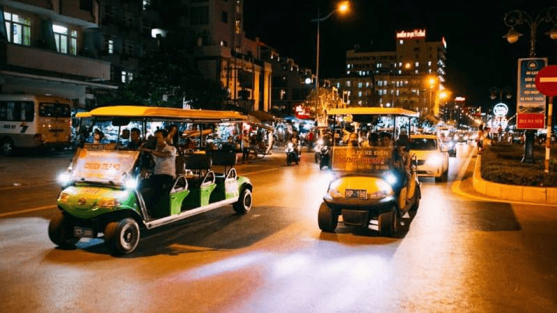 Xe điện dạo đêm ở Sầm Sơn
