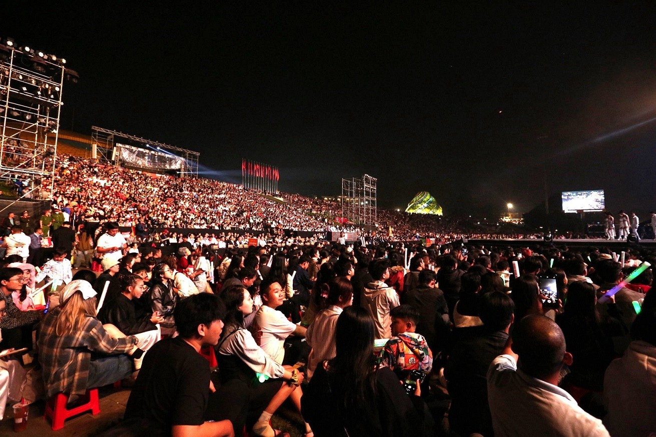 Hơn 20 ngàn khán giả có mặt tại quảng trường Lâm Viên tối 30/4 theo dõi vòng chung kết Dalat Best Dance Crew 2024.