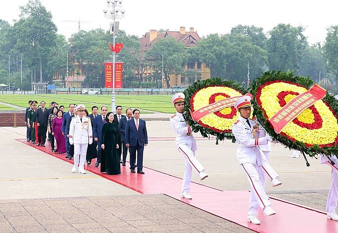 Đoàn đại biểu lãnh đạo Đảng, Nhà nước, Ủy ban Trung ương Mặt trận Tổ quốc Việt Nam vào Lăng viếng Chủ tịch Hồ Chí Minh