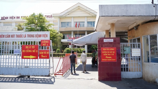 Hàng chục du khách nhập viện nghi ngộ độc thực phẩm khi du lịch tại Phan Thiết