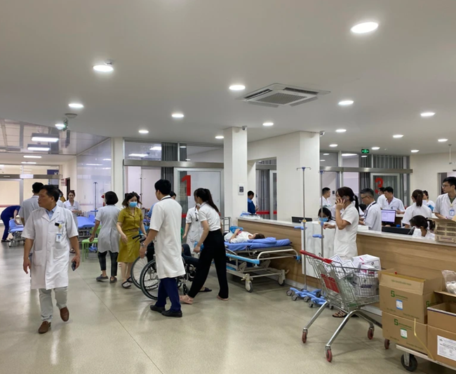 Bộ Y tế yêu cầu Vĩnh Phúc đình chỉ bếp ăn khiến hơn 350 công nhân nhập viện nghi do ngộ độc thực phẩm