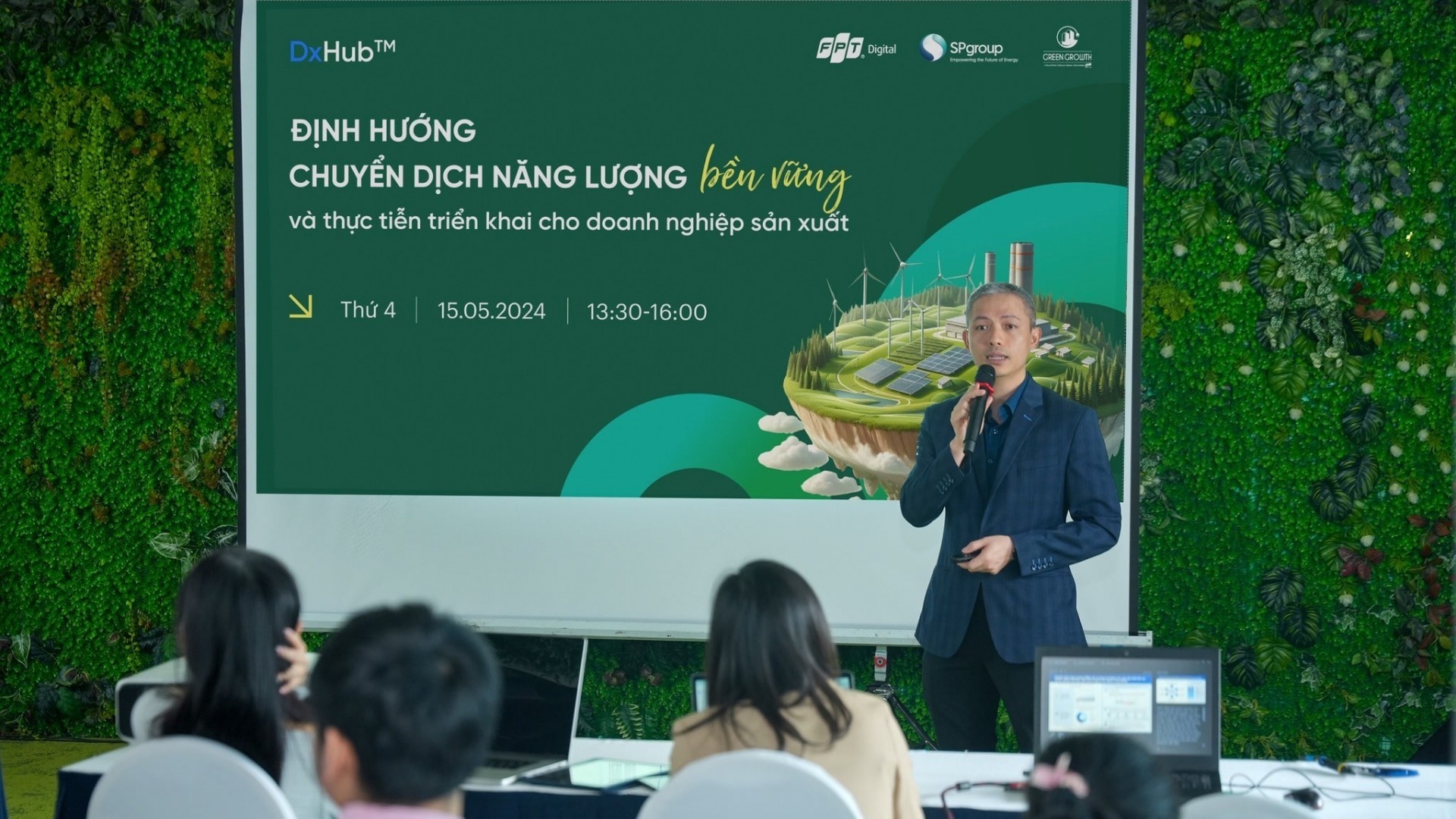 Xu hướng chuyển dịch năng lượng bền vững: Các doanh nghiệp sản xuất cần lưu ý gì?