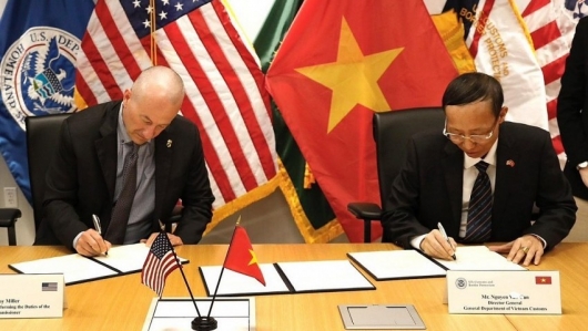 Tổng cục trưởng Tổng cục Hải quan Nguyễn Văn Cẩn thăm và làm việc với Hải quan Hoa Kỳ