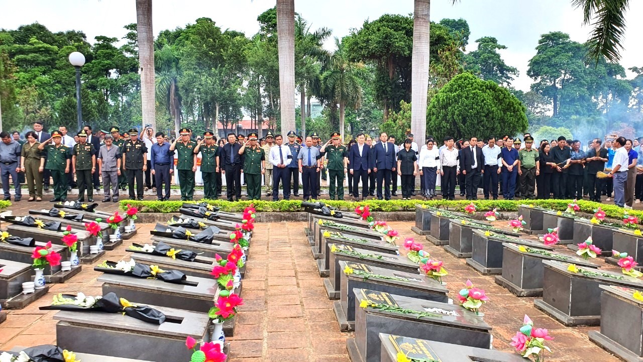 Gia Lai: Truy điệu và an táng 21 hài cốt liệt sĩ hy sinh ở Campuchia