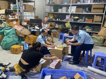 Thu giữ số lượng lớn bút giả mạo nhãn hiệu Thiên Long đăng bán trên sàn thương mại Shopee