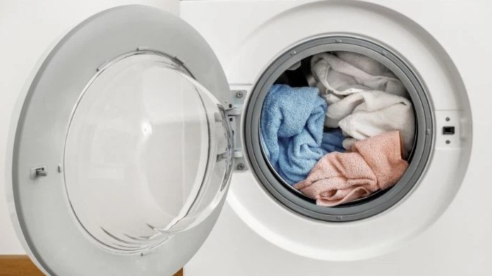 Để quần áo qua đêm trong máy giặt: Vô hại hay có hại?