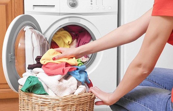 Tác hại của việc để quần áo quá lâu trong máy giặt ?