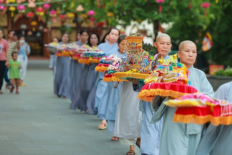 Núi Bà Đen, Tây Ninh lập kỷ lục Việt Nam với 55.000 ngọn đăng được dâng trong Lễ vía Bà