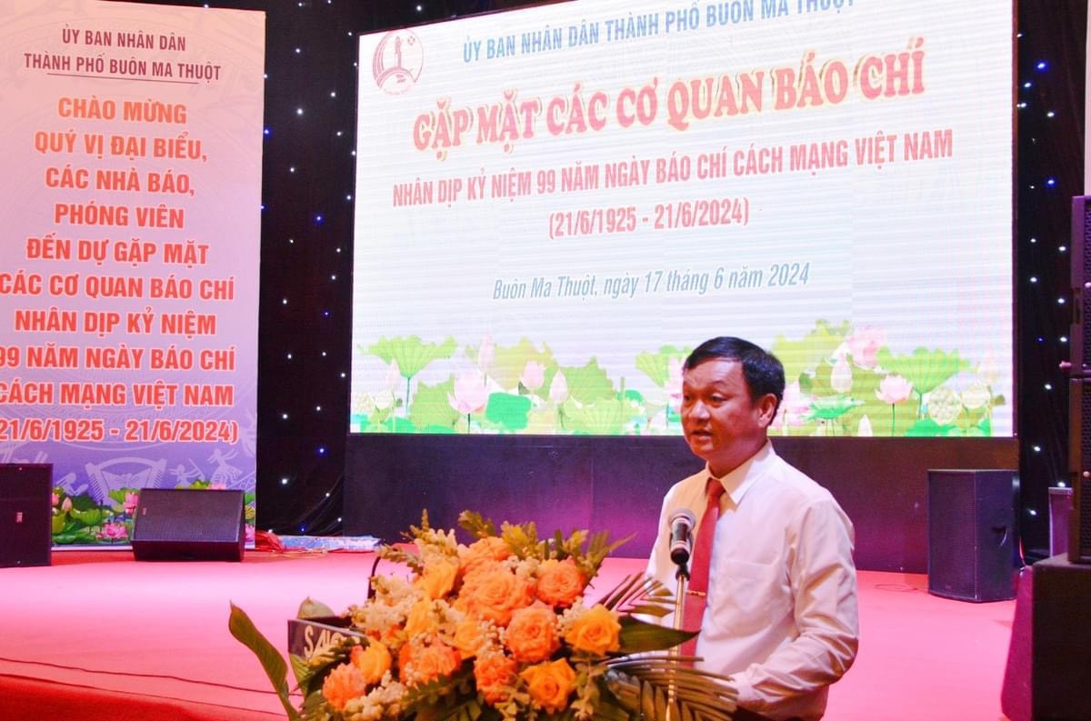 Ông Vũ Văn Hưng – Chủ tịch UBND thành phố Buôn Ma Thuột phát biểu tại buổi gặp mặt.