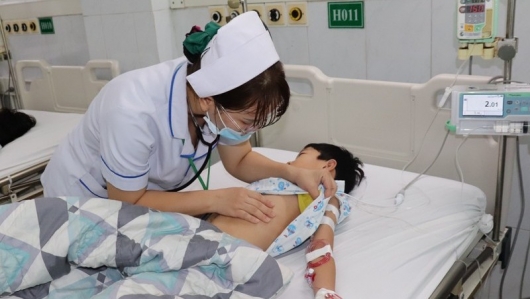 Vì sao cậu bé tiêm 4 mũi vaccine vẫn mắc bệnh viêm não Nhật Bản?