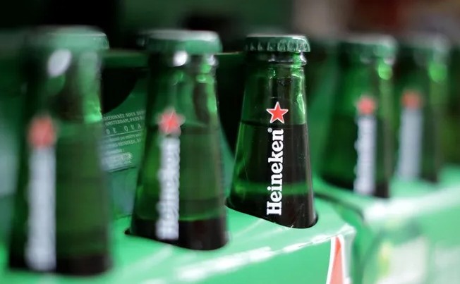 Bia Heineken đóng chai.