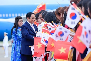 Thủ tướng Phạm Minh Chính và Phu nhân tới Seoul, bắt đầu chuyến thăm chính thức Hàn Quốc