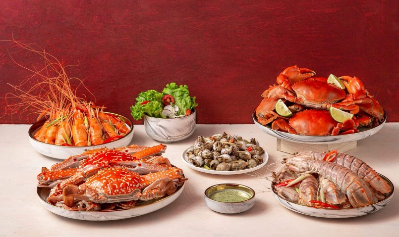 Khách tố món cua của nhà hàng buffet nổi tiếng Hà Nội có mùi, quản lý nói gì?