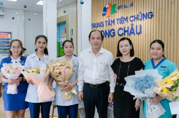 Sở Y tế TPHCM tuyên dương bác sĩ đã cấp cứu thành công một phụ nữ sốc phản vệ tại nhà thuốc trên đường 3 tháng 2