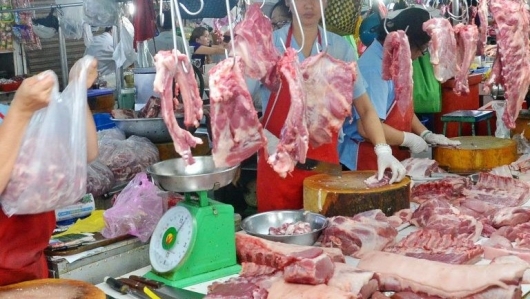 Nguồn cung suy giảm khiến giá thịt heo tăng cao nhất 4 năm