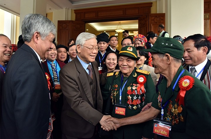  Tổng Bí thư Nguyễn Phú Trọng với các đại biểu