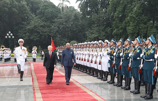 Tổng Bí thư, Chủ tịch nước Nguyễn Phú Trọng và Tổng thống Ấn Độ Ram Nath Kovind duyệt Đội danh dự Quân đội nhân dân Việt Nam ngày 20/11/2018
