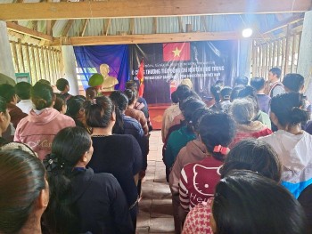 Kon Tum: Đồng bào Xơ Đăng đội mưa tổ chức tưởng nhớ Tổng Bí thư Nguyễn Phú Trọng