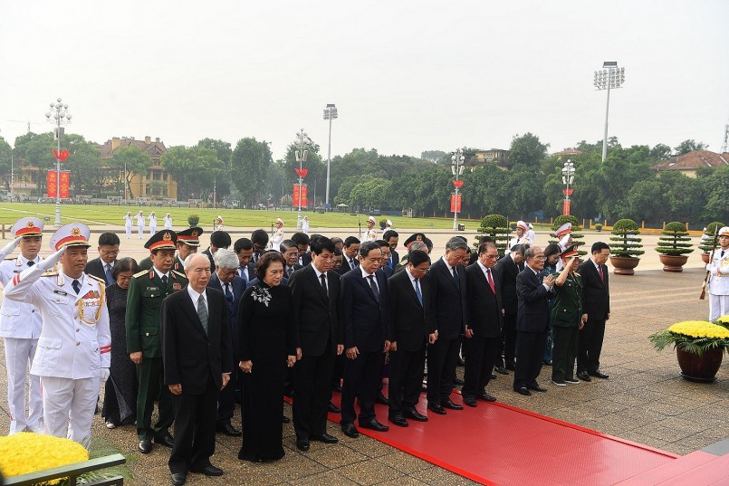 Các đại biểu đã thành kính tưởng nhớ công lao của Chủ tịch Hồ Chí Minh.
