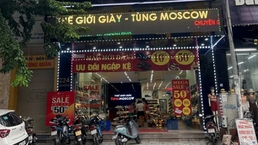 Cửa hàng "Thế giới giầy Tùng MOSCOW" bày bán nhiều hàng hóa giả mạo nhãn hiệu