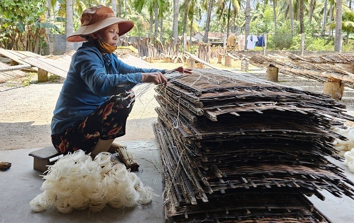 Tập huấn đào tạo nghiệp vụ, kỹ năng cho các hộ sản xuất, phát triển du lịch tại làng nghề