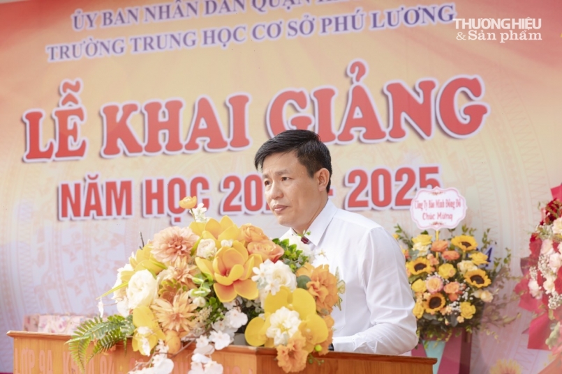 Học sinh trường THCS Phú Lương hân hoan trong ngày khai giảng năm học mới