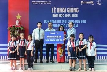 Học sinh tỉnh Bến Tre đón ngày khai giảng đặc biệt cùng Vinamilk & Quỹ sữa vươn cao Việt Nam