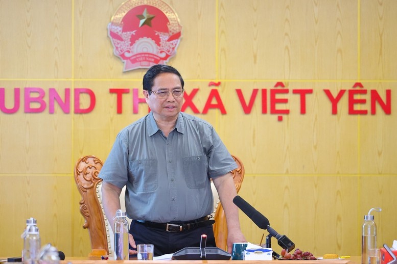 Thủ tướng Phạm Minh Chính chủ trì cuộc họp trực tuyến, kết nối trực tuyến với một số điểm cầu. Ảnh: VGP.