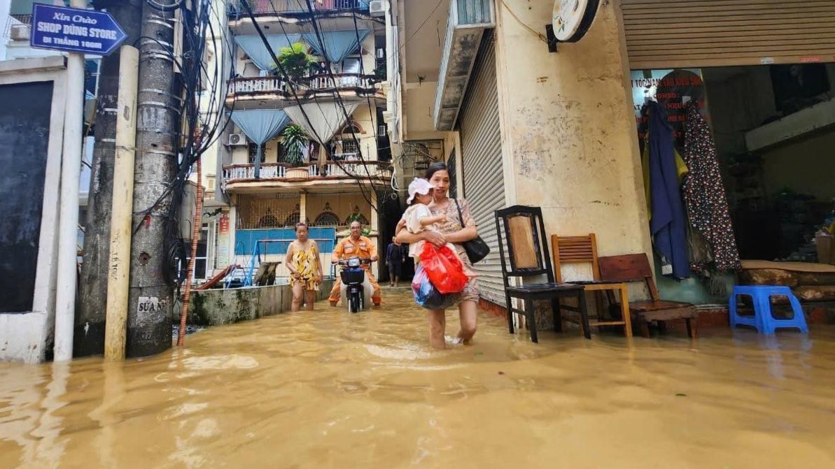 Nước sông Hồng dâng nhanh, Hà Nội khẩn cấp sơ tán dân