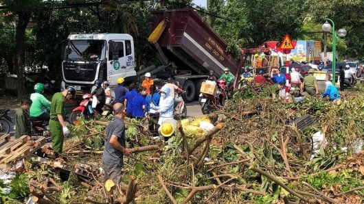 Hà Nội: UBND phường Đại Kim ra quân tổng vệ sinh môi trường khắc phục hậu quả sau cơn bão số 3