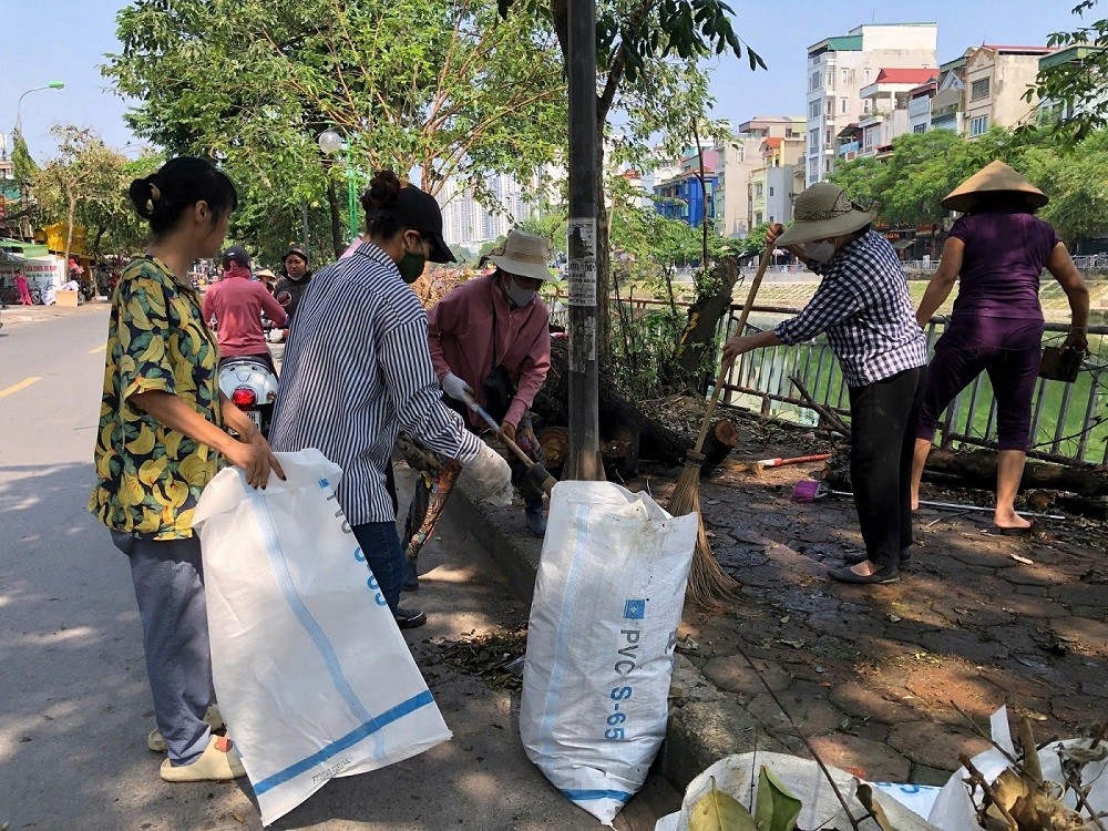 Hà Nội: UBND phường Đại Kim ra quân tổng vệ sinh môi trường khắc phục hậu quả sau cơn bão số 3